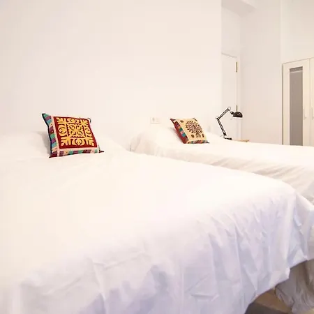 Familias Y Grupos - Muy Buena Ubicacion - *